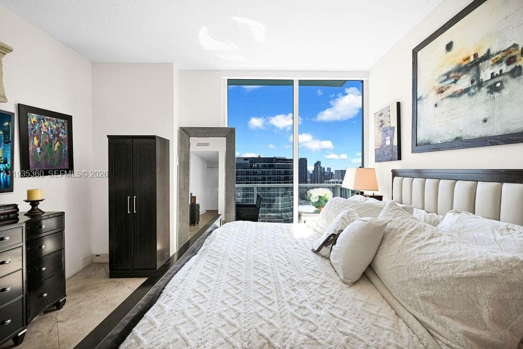 1900 N Bayshore Dr # 5103, Miami FL 33132 — 22