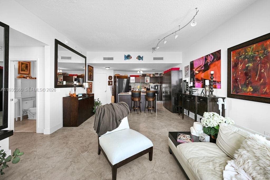 1900 N Bayshore Dr # 5103, Miami FL 33132 — 7