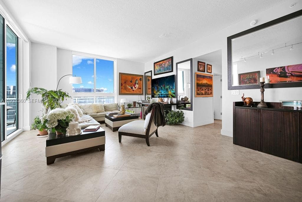 1900 N Bayshore Dr # 5103, Miami FL 33132 — 3