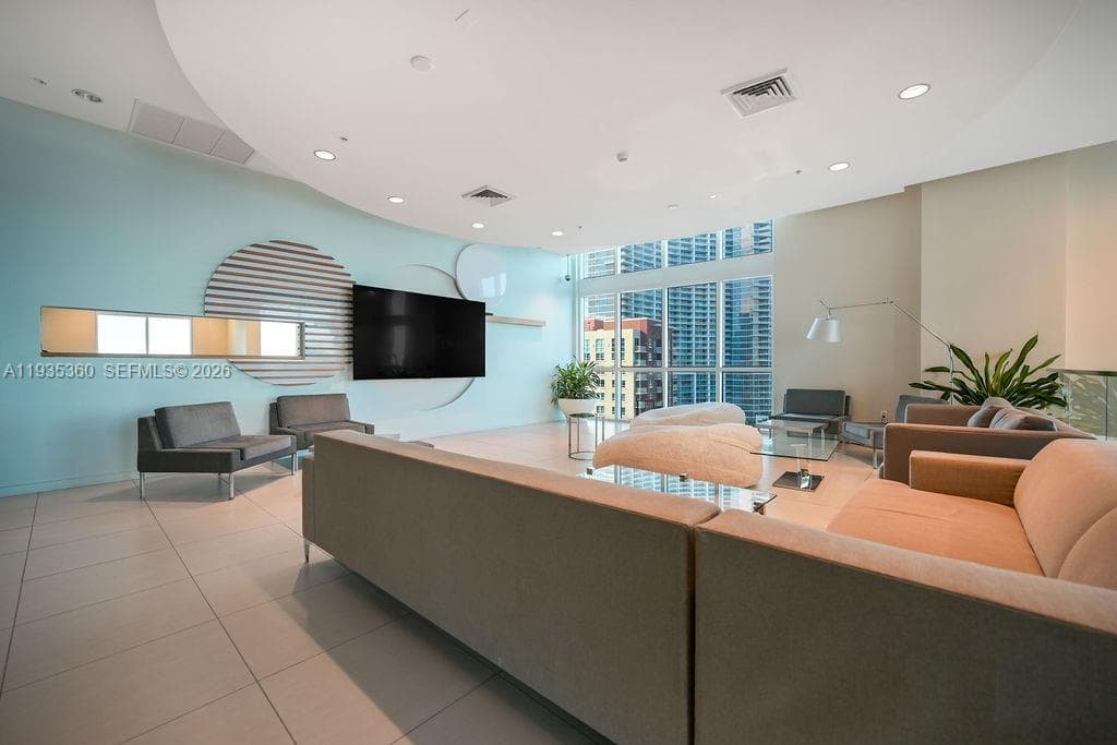 1900 N Bayshore Dr # 5103, Miami FL 33132 — 73