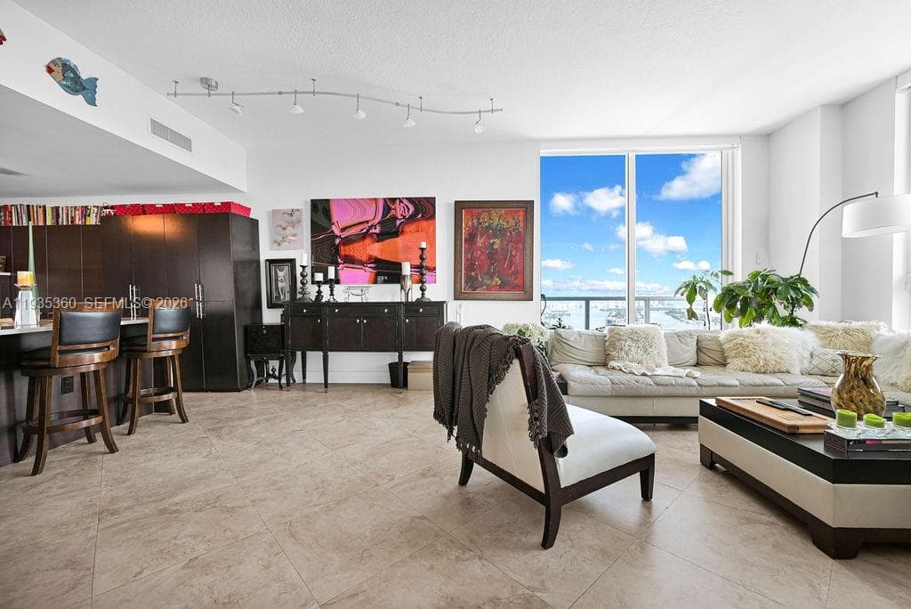 1900 N Bayshore Dr # 5103, Miami FL 33132 — 5