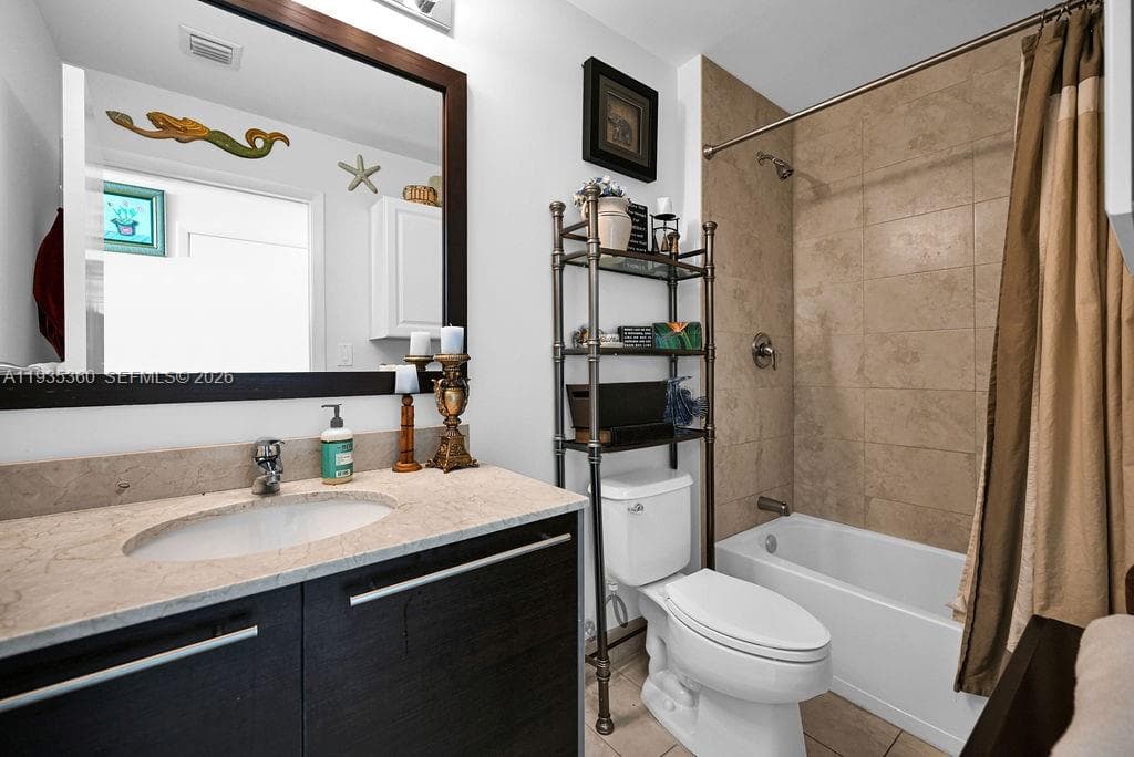 1900 N Bayshore Dr # 5103, Miami FL 33132 — 30