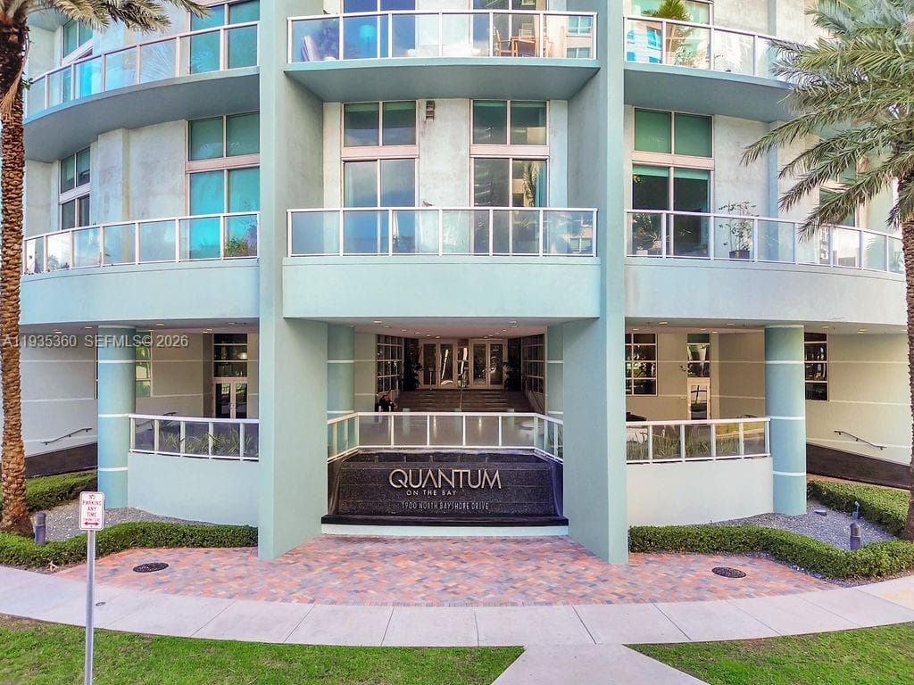 1900 N Bayshore Dr # 5103, Miami FL 33132 — 61