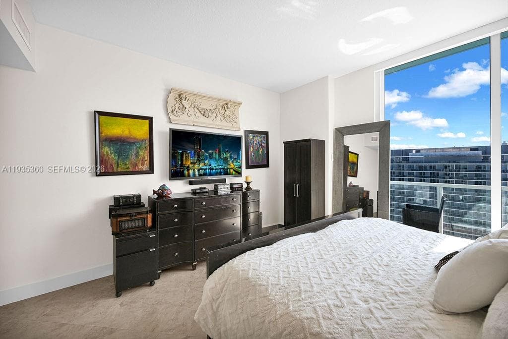 1900 N Bayshore Dr # 5103, Miami FL 33132 — 65
