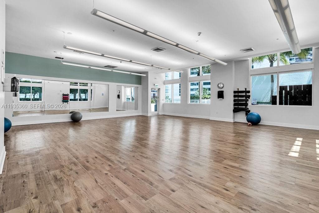 1900 N Bayshore Dr # 5103, Miami FL 33132 — 49