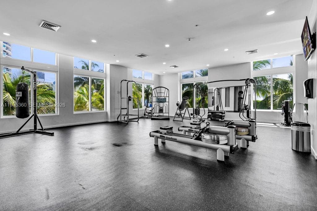 1900 N Bayshore Dr # 5103, Miami FL 33132 — 50