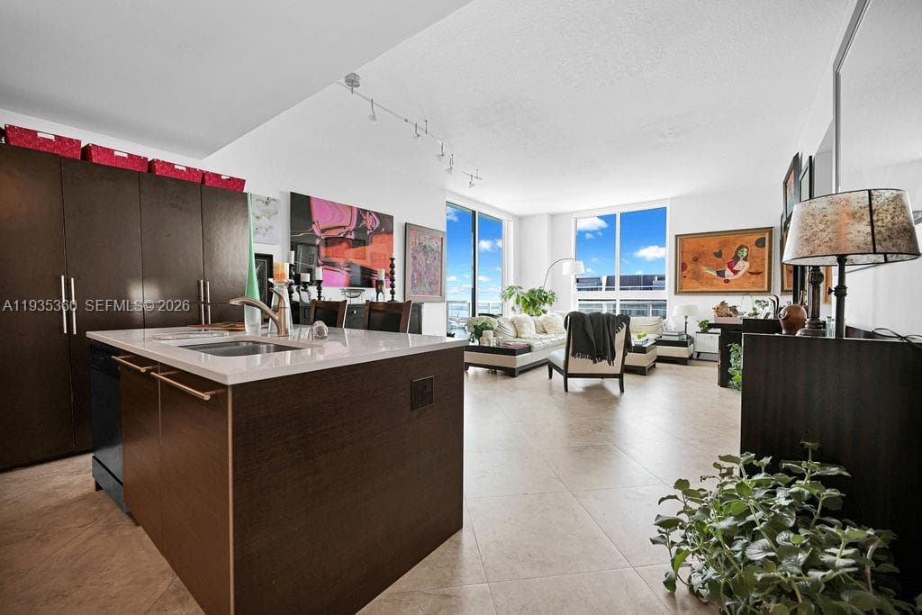 1900 N Bayshore Dr # 5103, Miami FL 33132 — 11