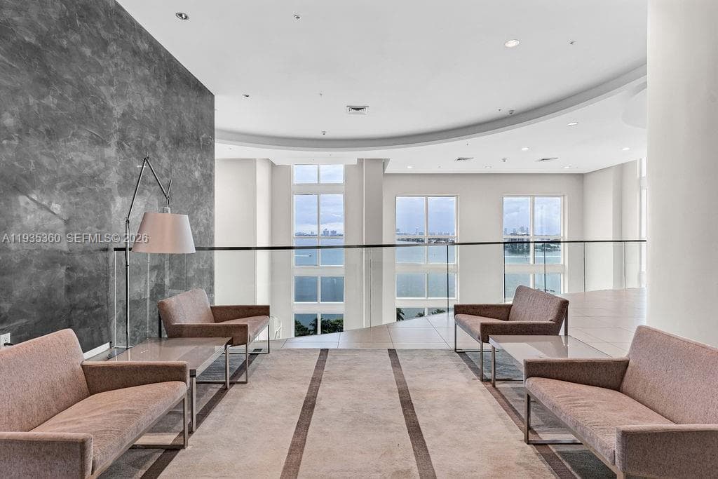 1900 N Bayshore Dr # 5103, Miami FL 33132 — 44