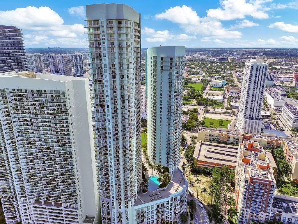 1900 N Bayshore Dr # 5103, Miami FL 33132 — 60
