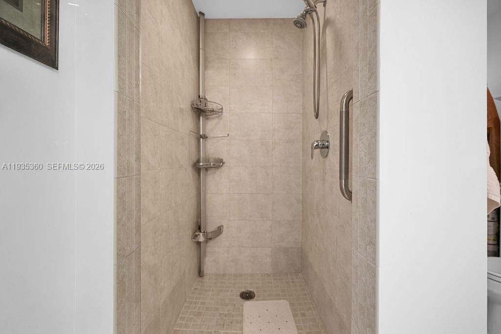 1900 N Bayshore Dr # 5103, Miami FL 33132 — 29