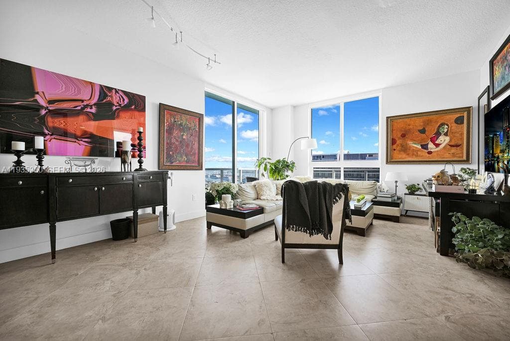 1900 N Bayshore Dr # 5103, Miami FL 33132 — 4