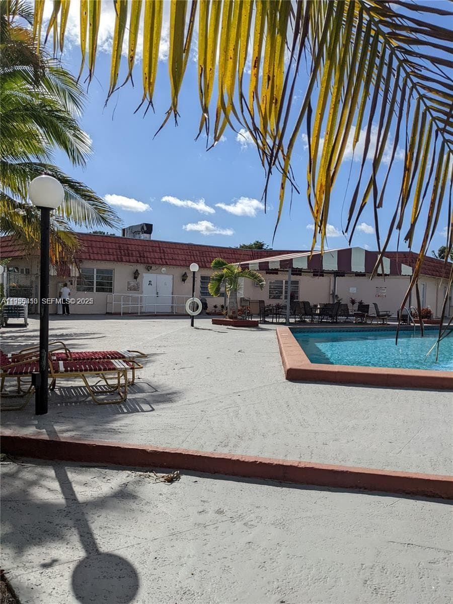 65 NE 202nd Ter # Q27, Miami Gardens FL 33179 — 11