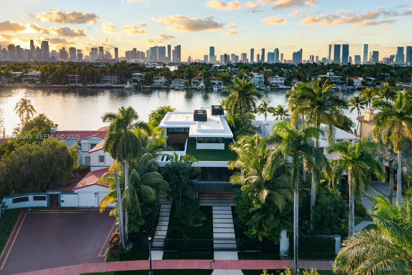 40 W Rivo Alto Dr, Miami Beach FL 33139 — 9