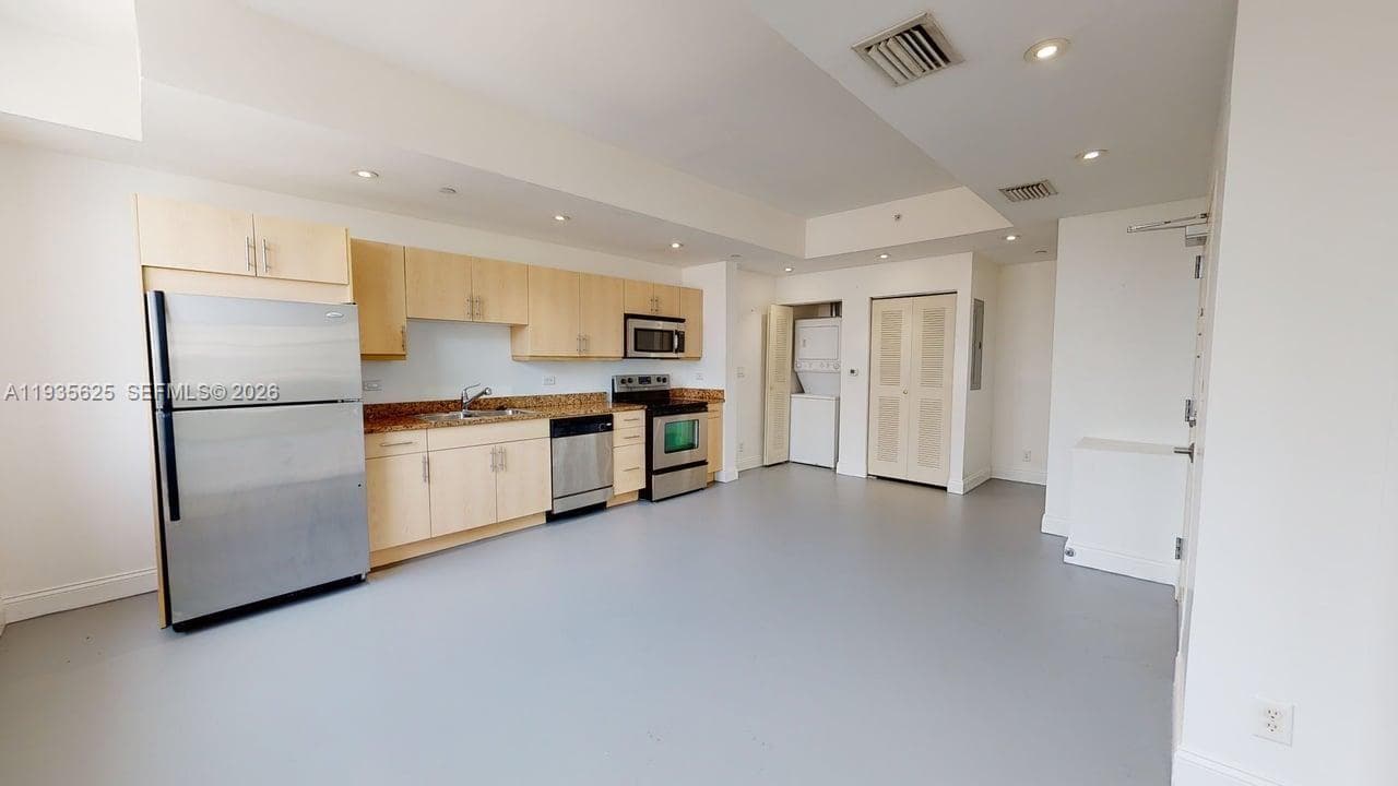 111 E Flagler St # 810, Miami FL 33131 — 2