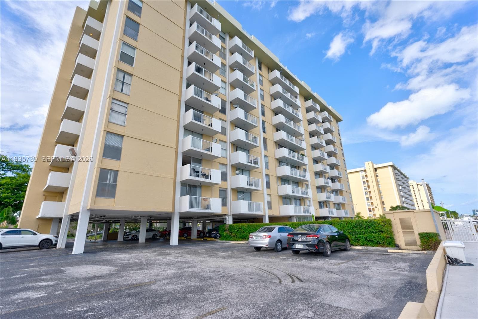 2000 NE 135th St # 908, North Miami FL 33181 — 49