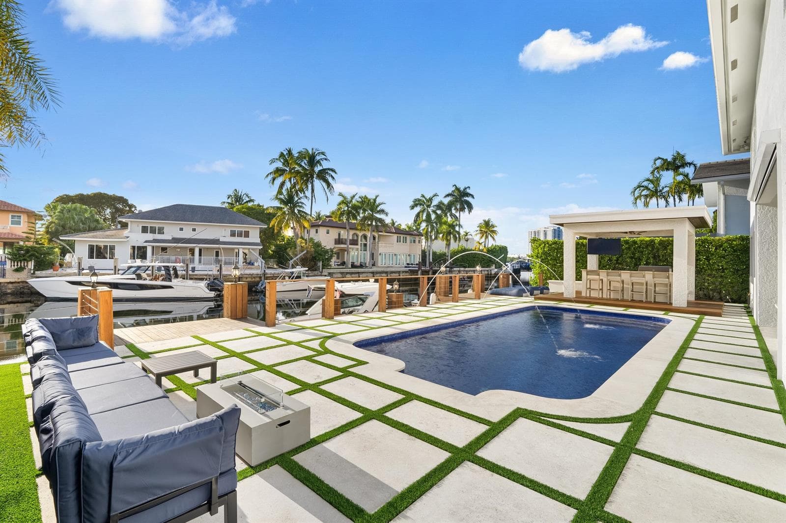 16430 NE 30th Avenue, North Miami Beach FL 33160 — 51