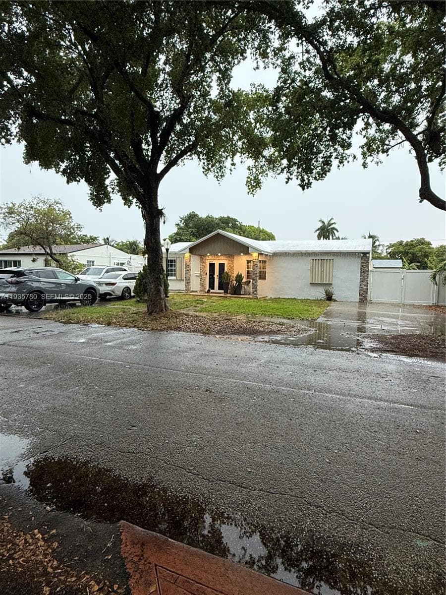 1031 NE 142nd St, North Miami FL 33161 — 2