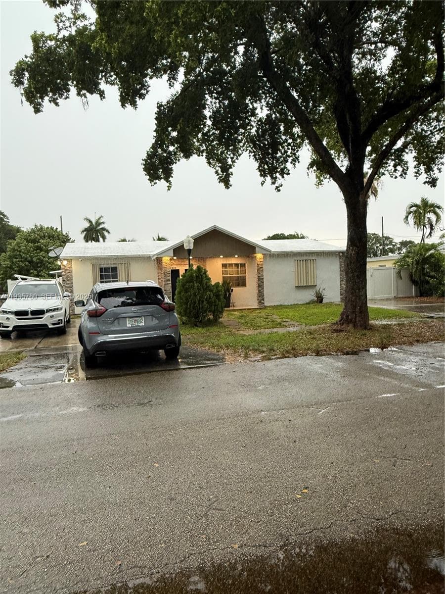 1031 NE 142nd St, North Miami FL 33161 — 1