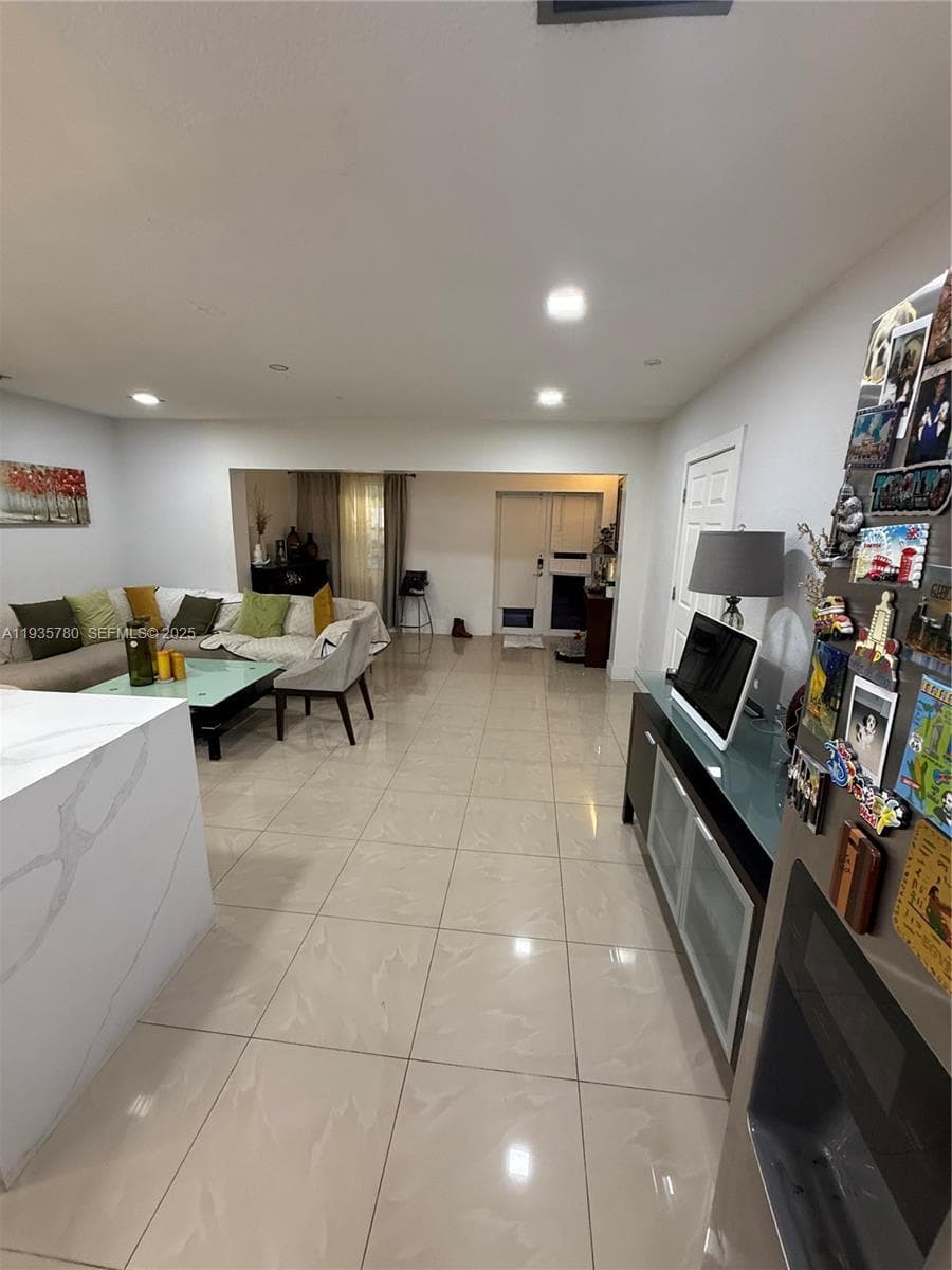 1031 NE 142nd St, North Miami FL 33161 — 10