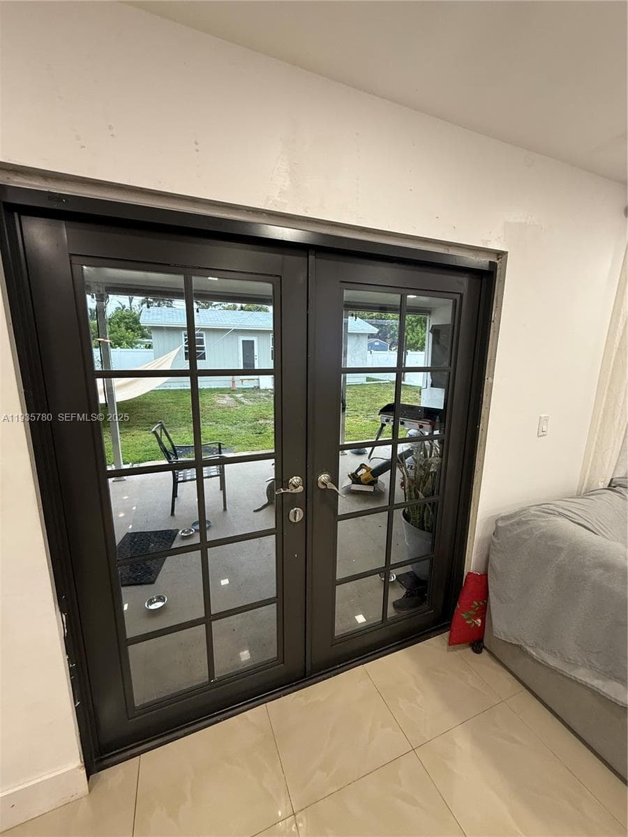 1031 NE 142nd St, North Miami FL 33161 — 14