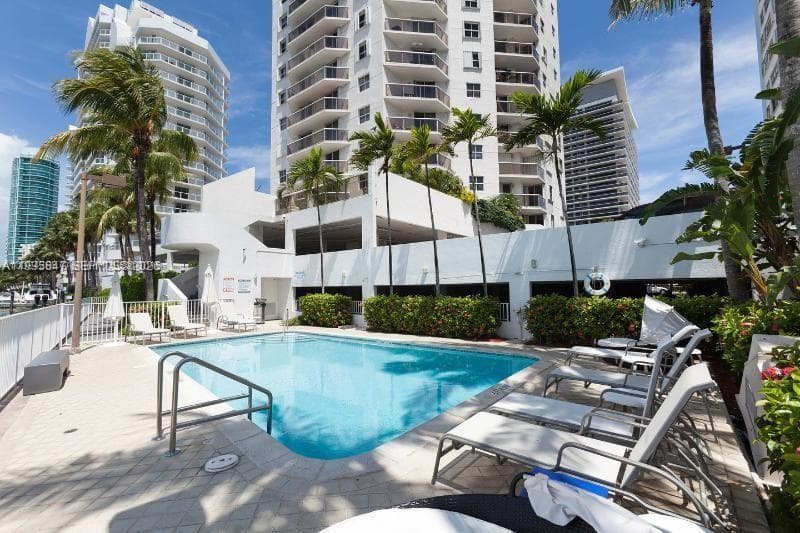 5880 Collins Ave # 302, Miami Beach FL 33140 — 28