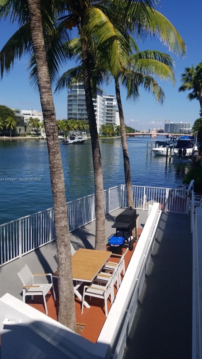 5880 Collins Ave # 302, Miami Beach FL 33140 — 33