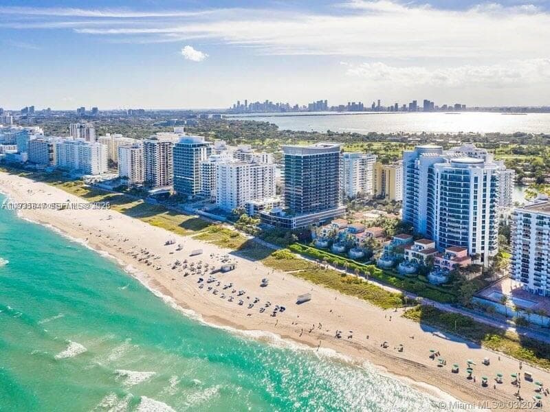 5880 Collins Ave # 302, Miami Beach FL 33140 — 35