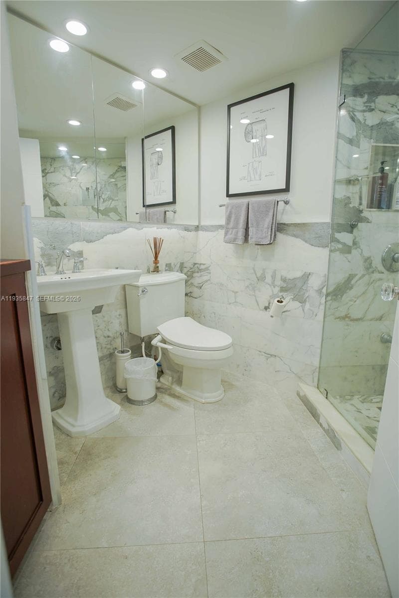 5880 Collins Ave # 302, Miami Beach FL 33140 — 25