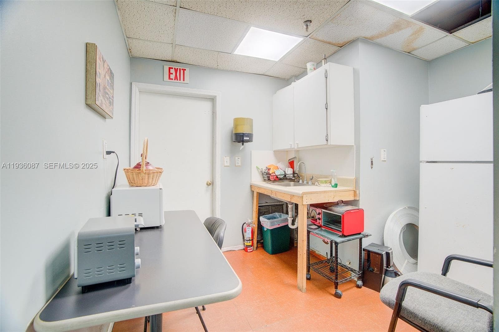 6860 NW 75th St, Medley FL 33166 — 37