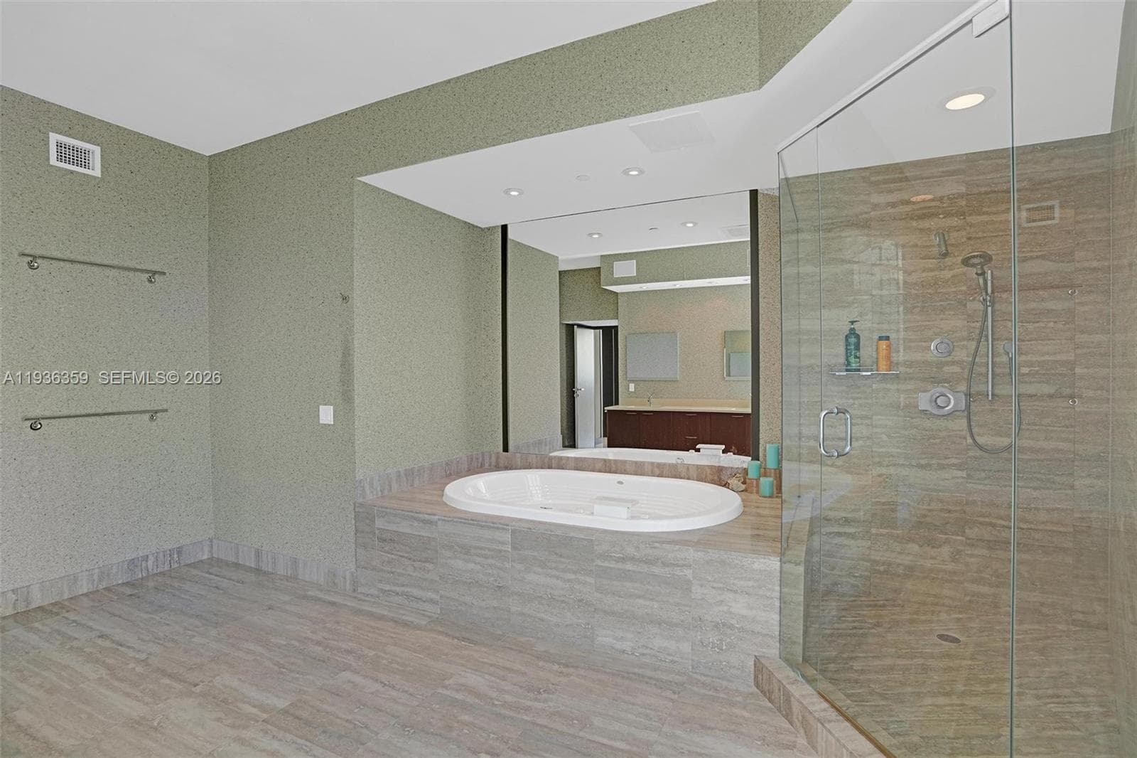15811 Collins Ave # 2201, Sunny Isles Beach FL 33160 — 24
