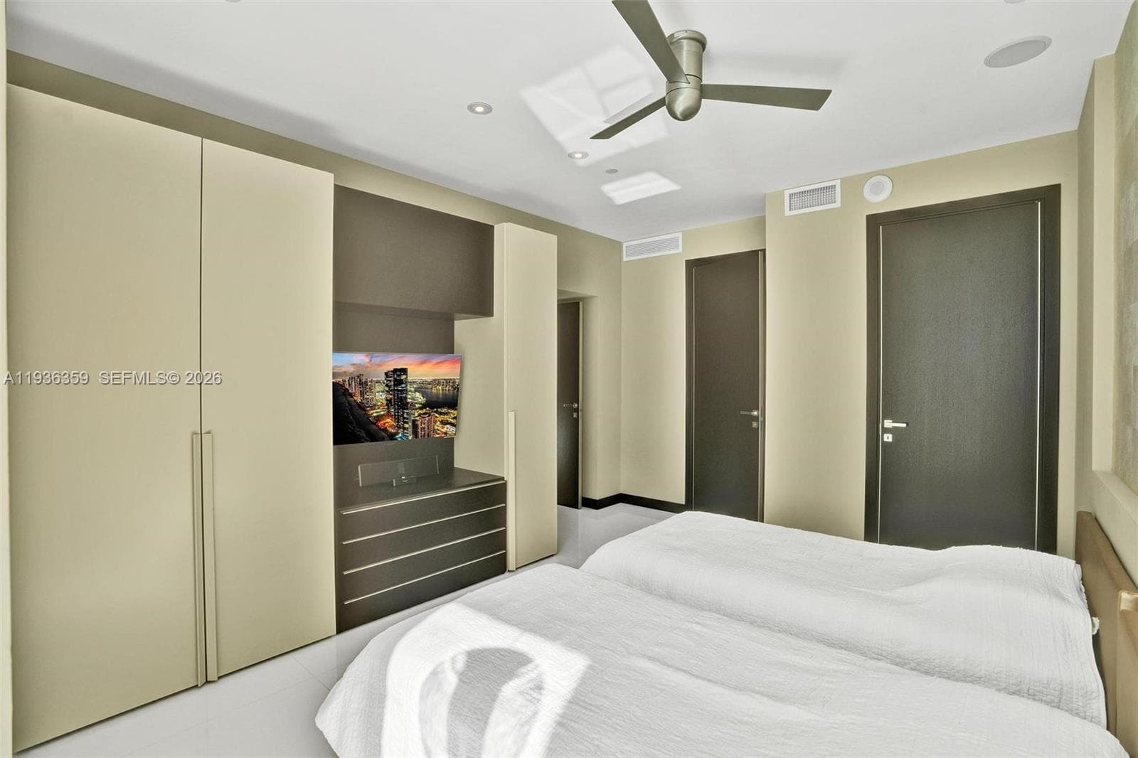 15811 Collins Ave # 2201, Sunny Isles Beach FL 33160 — 34