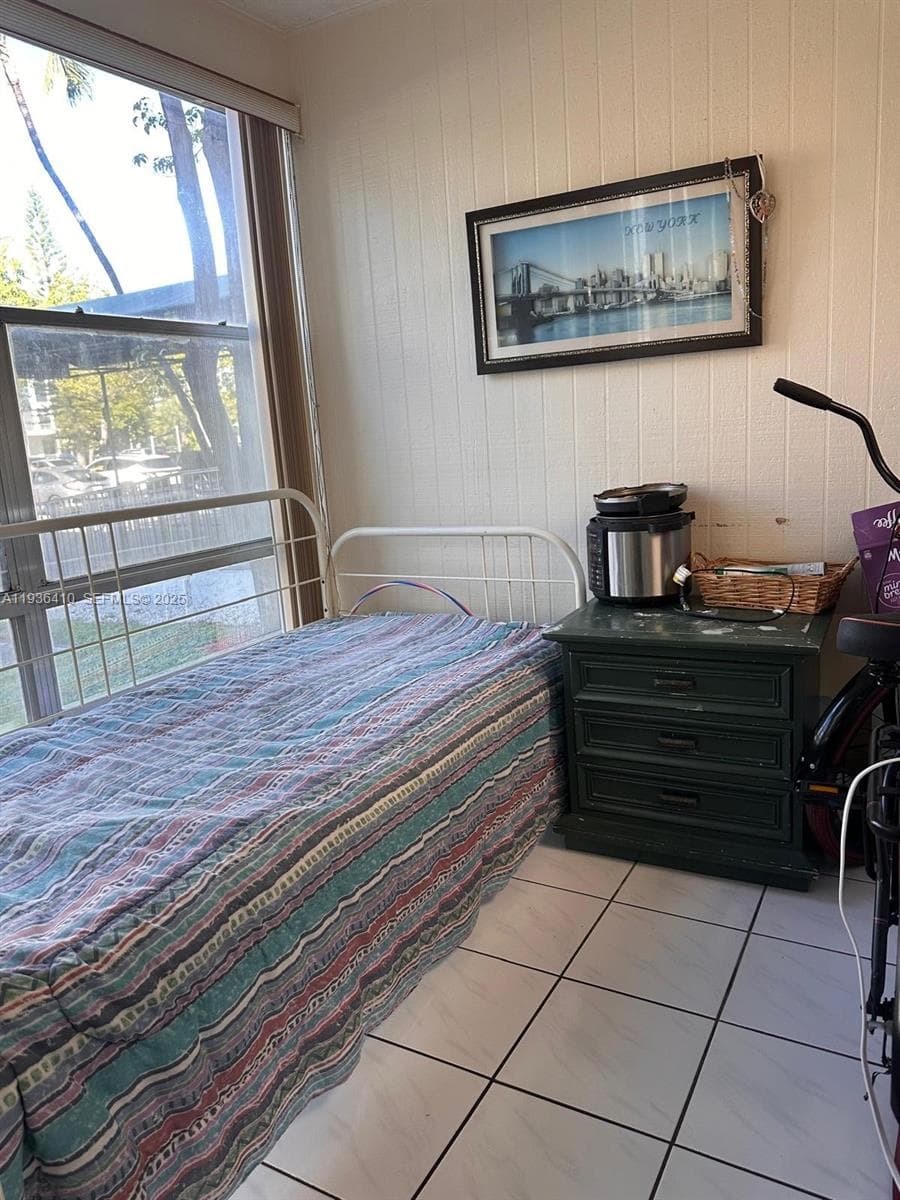 17560 Atlantic Blvd # 109, Sunny Isles Beach FL 33160 — 36