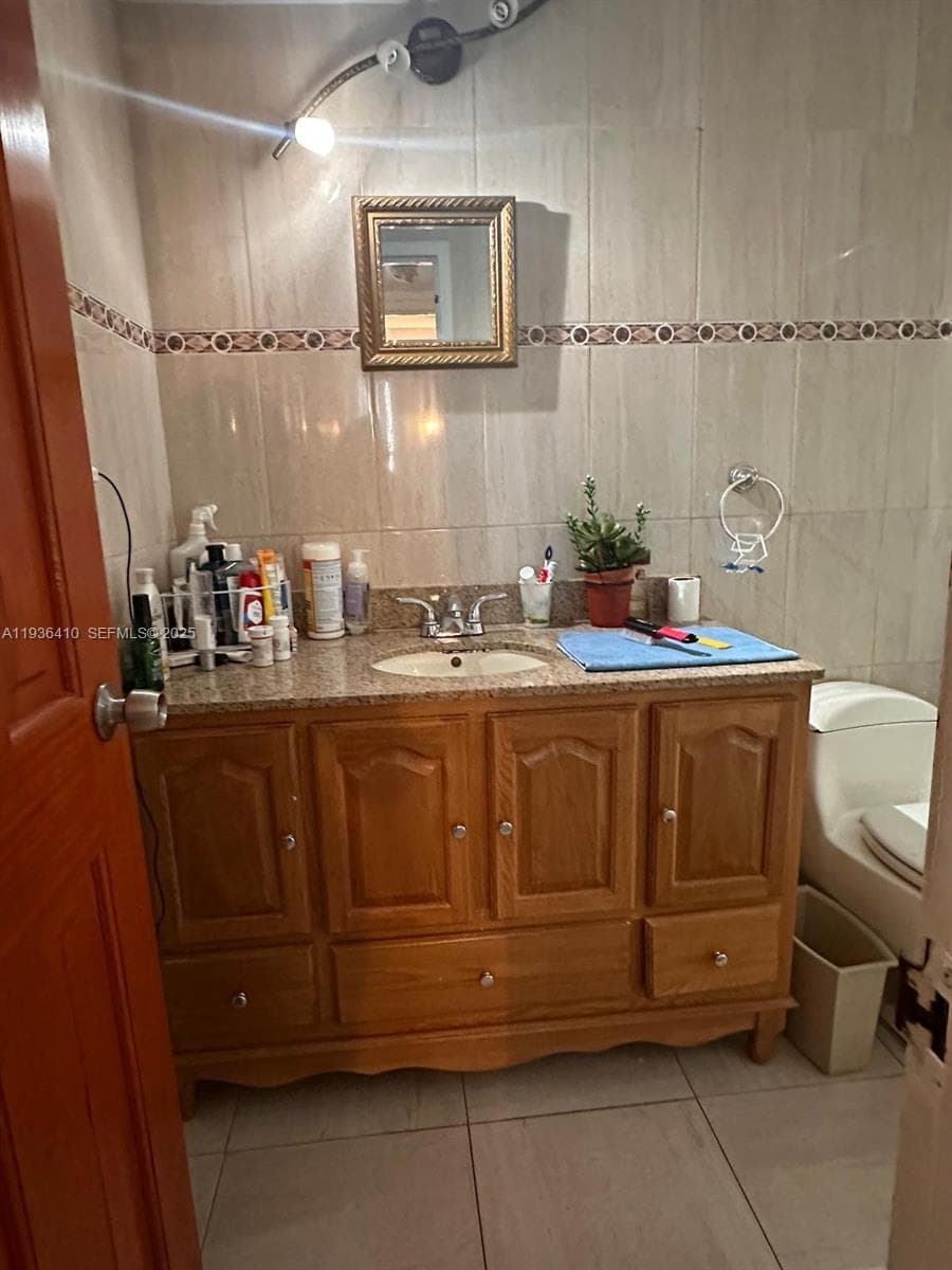 17560 Atlantic Blvd # 109, Sunny Isles Beach FL 33160 — 37