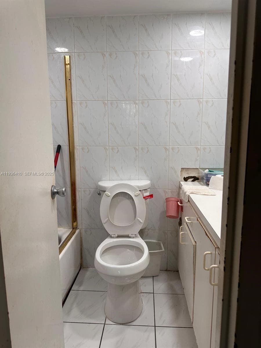17560 Atlantic Blvd # 109, Sunny Isles Beach FL 33160 — 15
