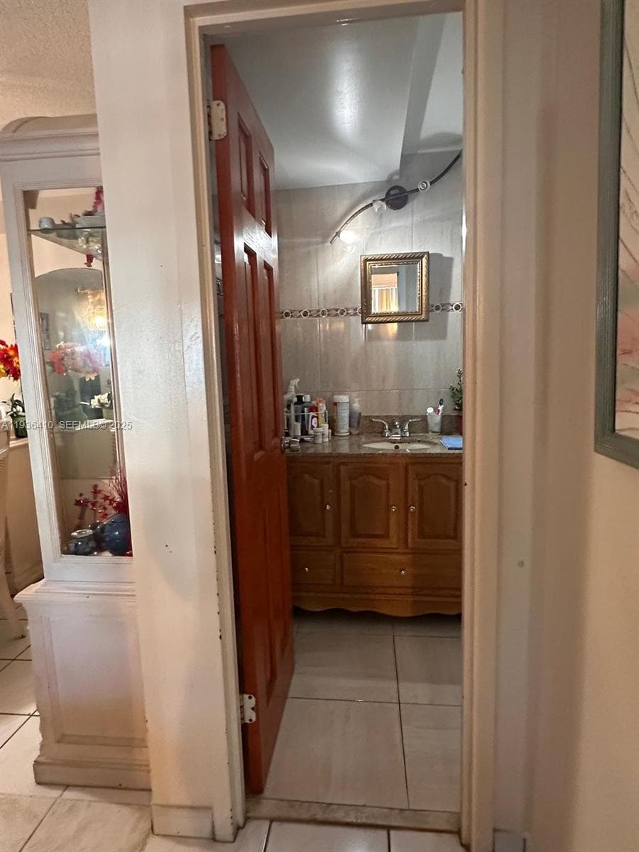 17560 Atlantic Blvd # 109, Sunny Isles Beach FL 33160 — 19