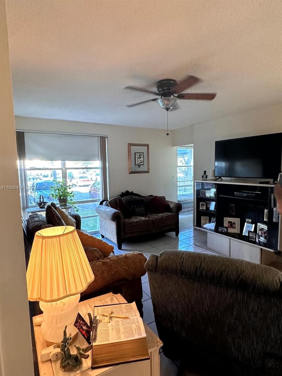 17560 Atlantic Blvd # 109, Sunny Isles Beach FL 33160 — 35