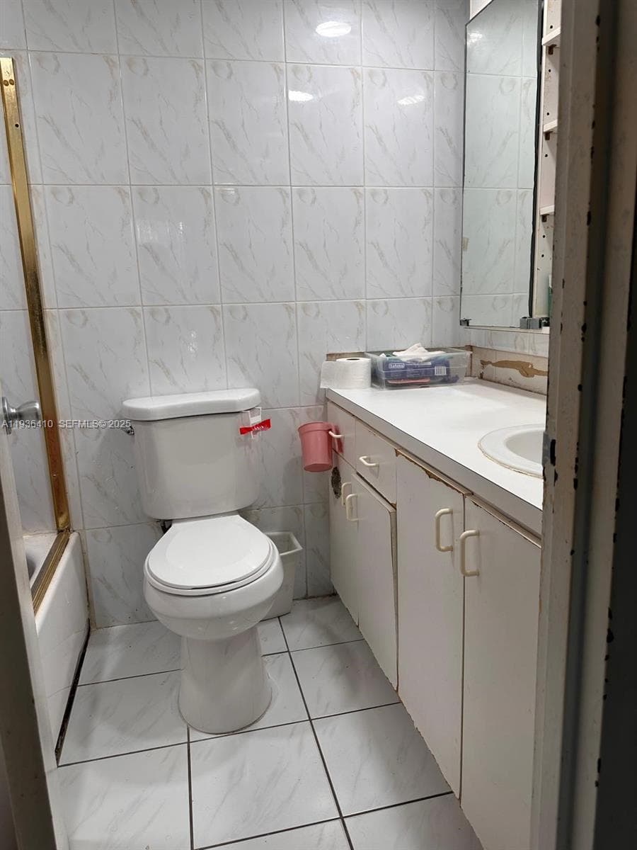 17560 Atlantic Blvd # 109, Sunny Isles Beach FL 33160 — 31