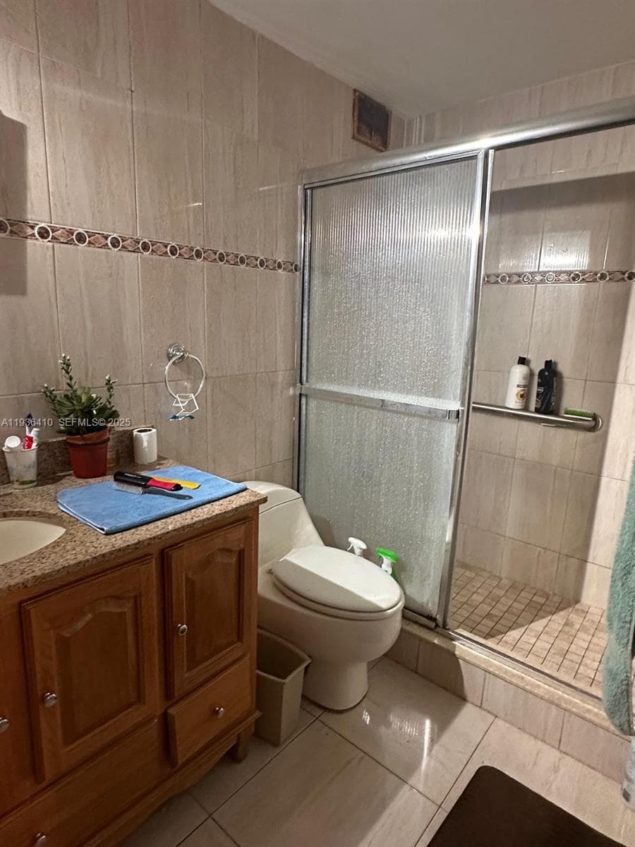 17560 Atlantic Blvd # 109, Sunny Isles Beach FL 33160 — 21