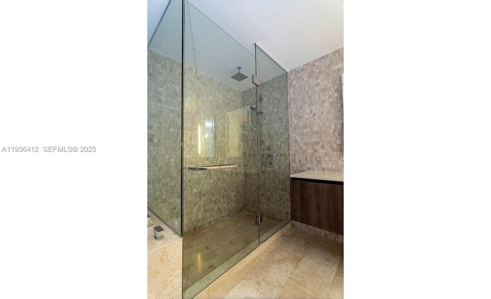 68 SE 6th St # 2010, Miami FL 33131 — 24