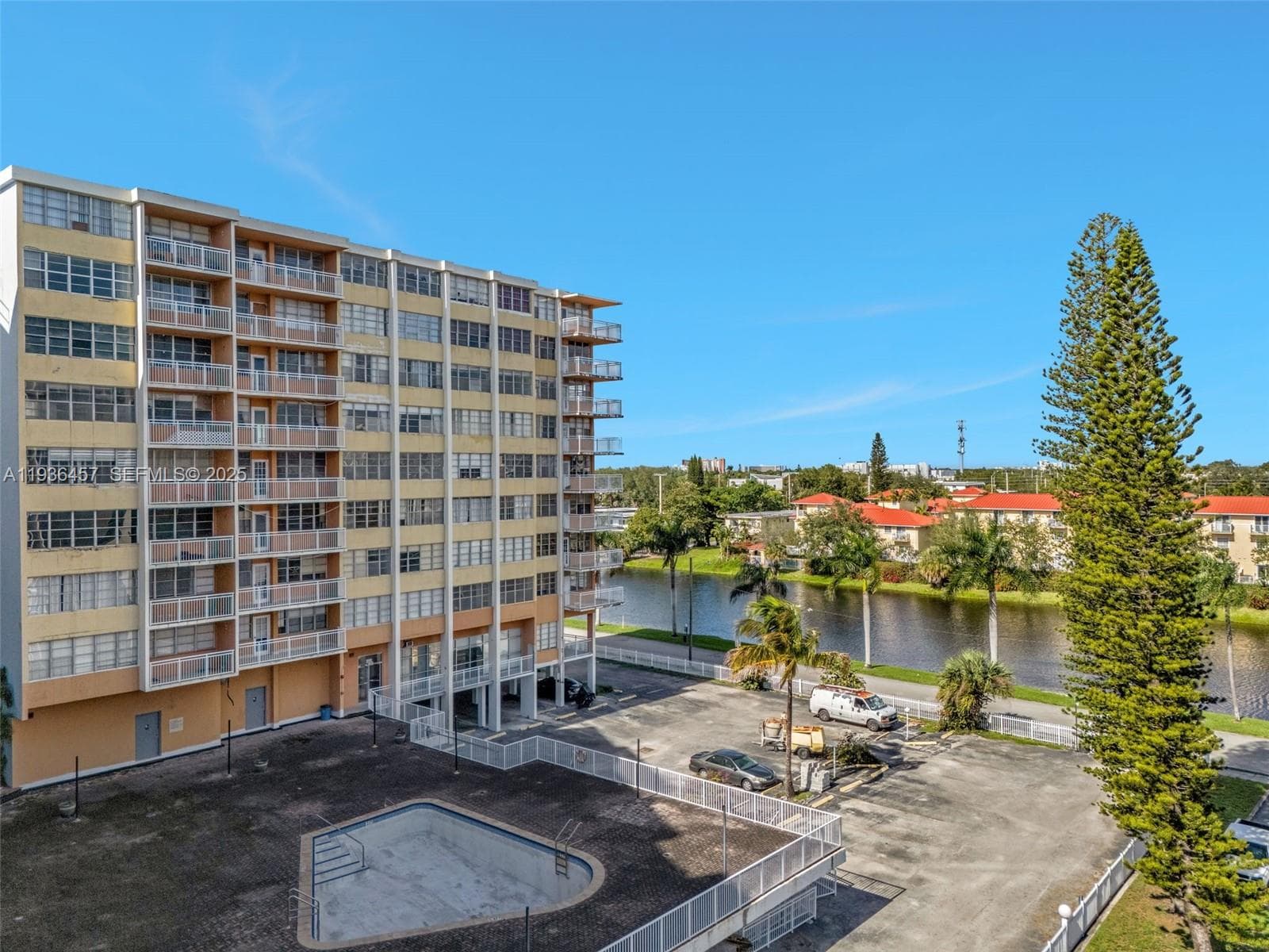2025 NE 164th St # 809, North Miami Beach FL 33162 — 27
