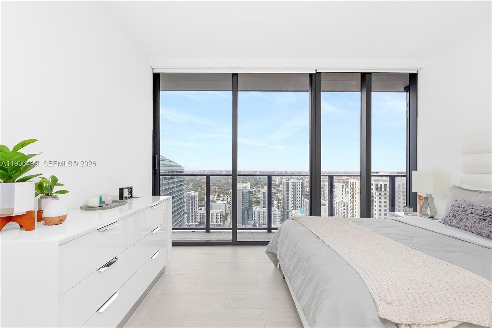 1000 Brickell Plz # 3902, Miami FL 33131 — 23