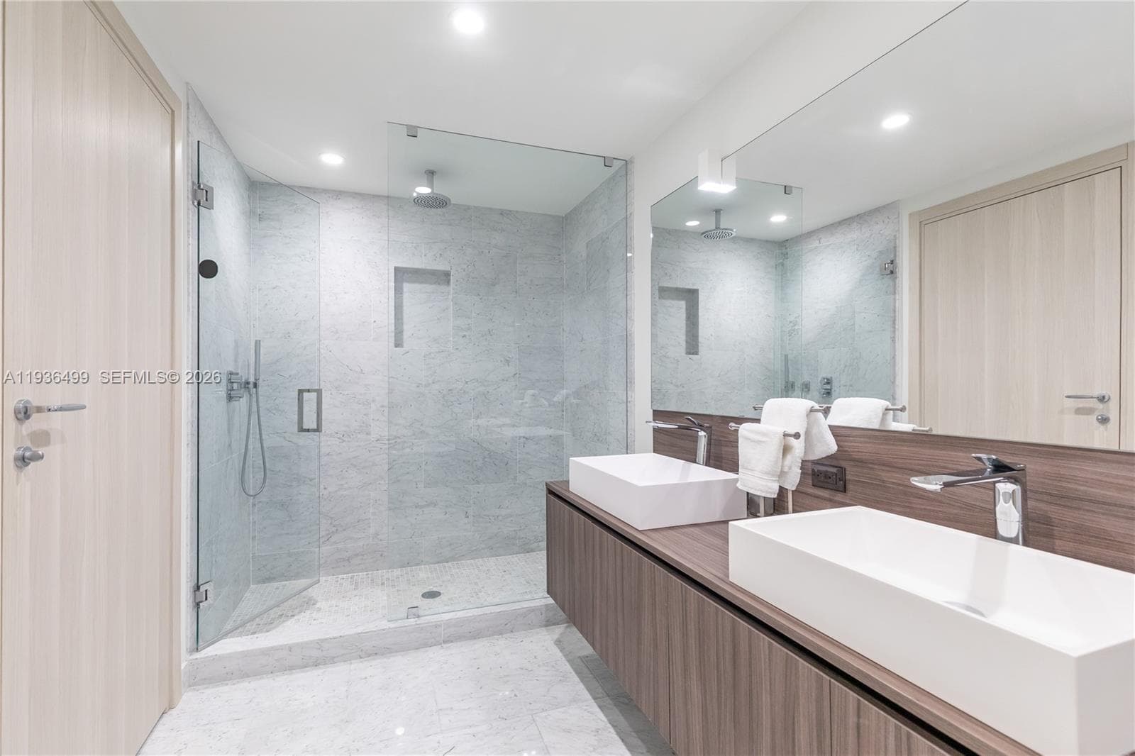 1000 Brickell Plz # 3902, Miami FL 33131 — 17