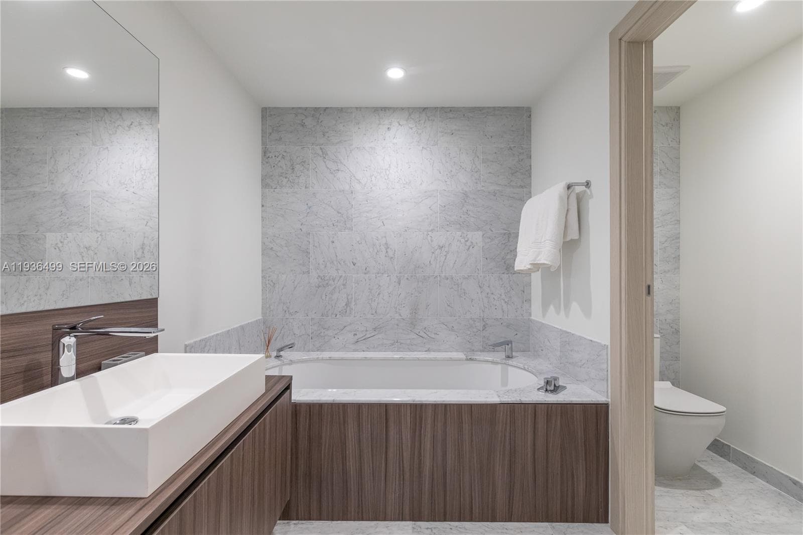 1000 Brickell Plz # 3902, Miami FL 33131 — 16