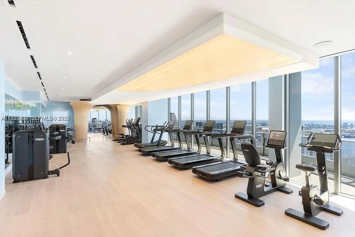 1000 Brickell Plz # 3902, Miami FL 33131 — 41