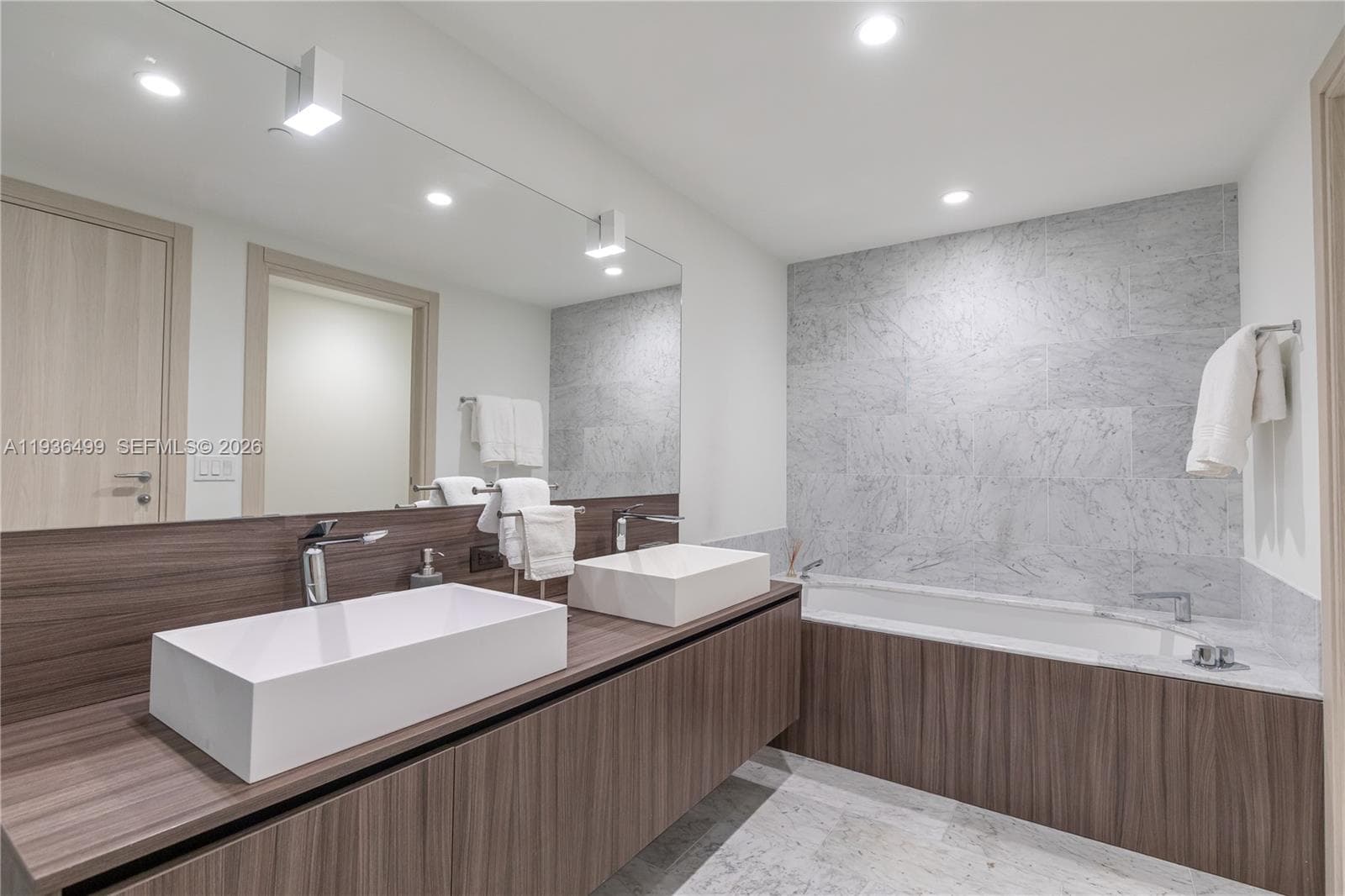 1000 Brickell Plz # 3902, Miami FL 33131 — 15