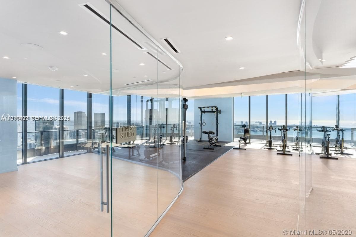 1000 Brickell Plz # 3902, Miami FL 33131 — 40