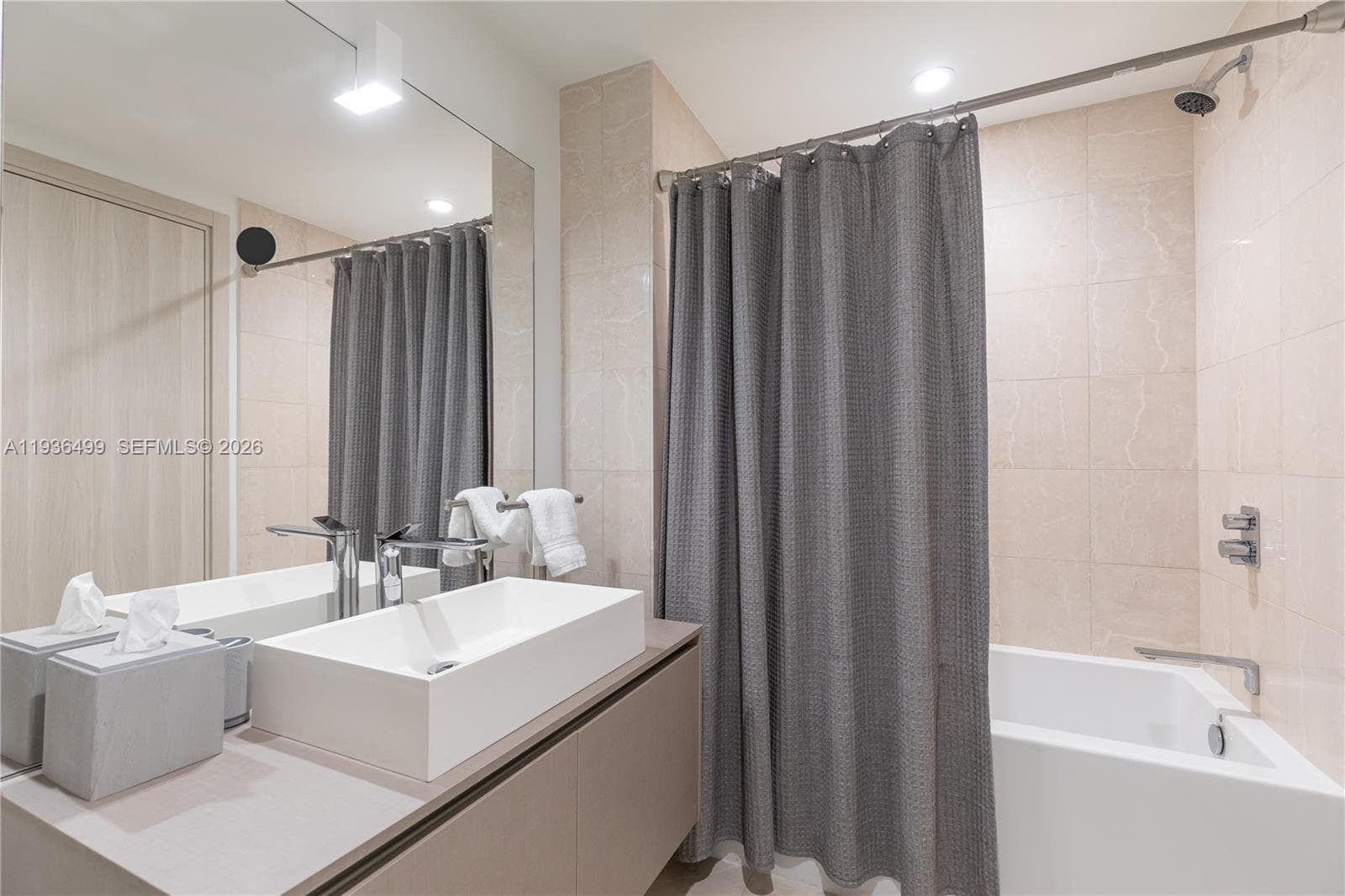1000 Brickell Plz # 3902, Miami FL 33131 — 25