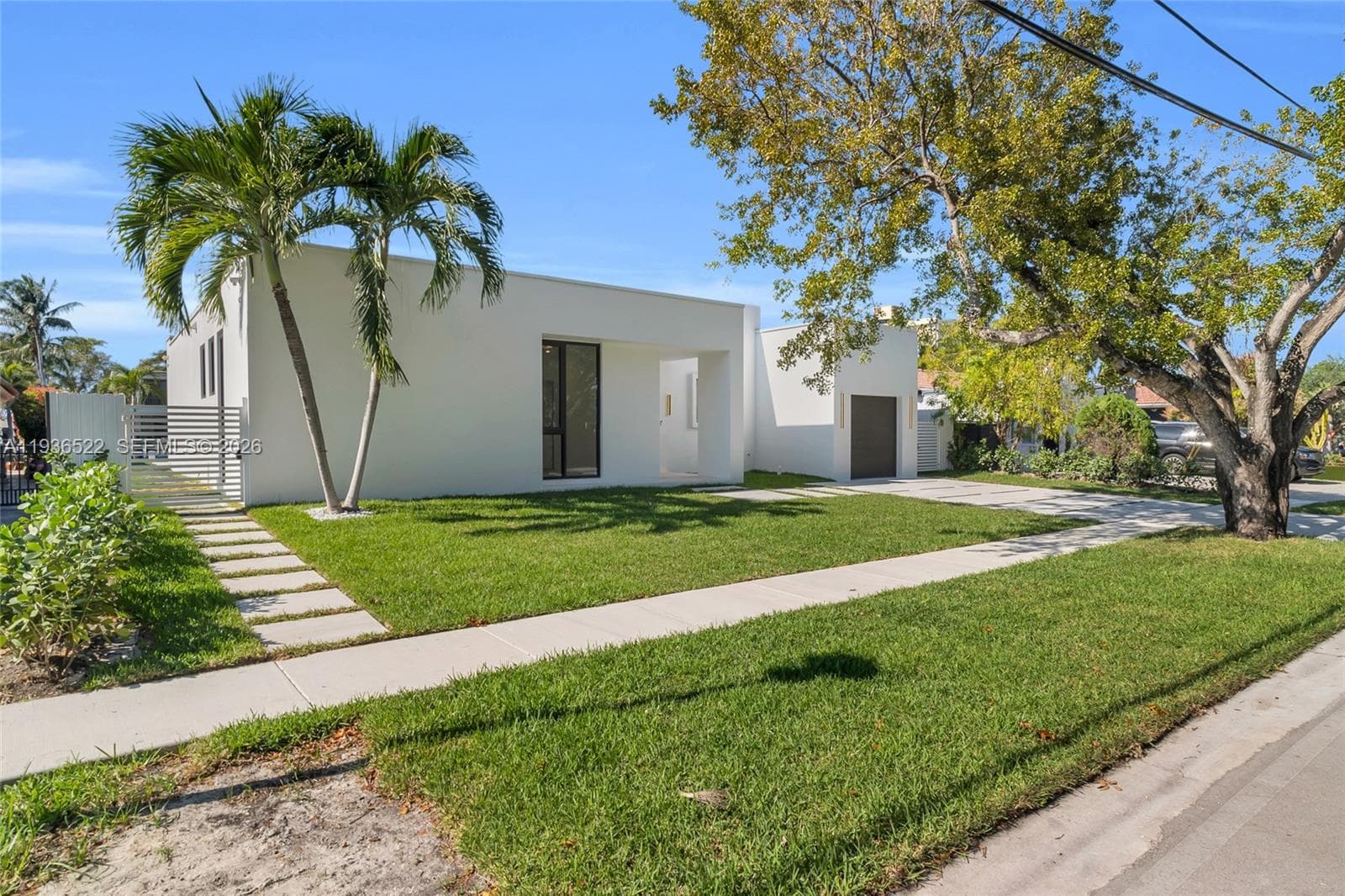 13200 N Bayshore Dr, North Miami FL 33181 — 36