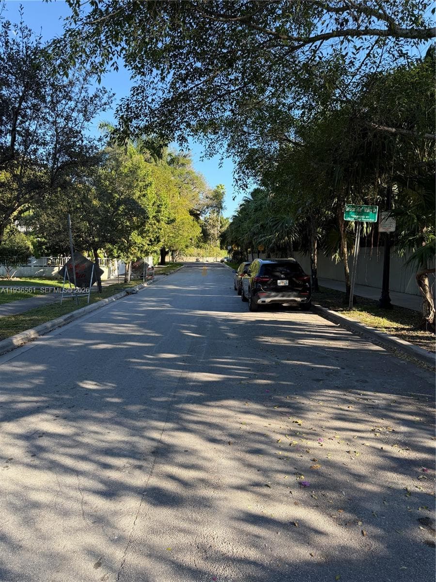 1000 NW N River Dr # 20, Miami FL 33136 — 32