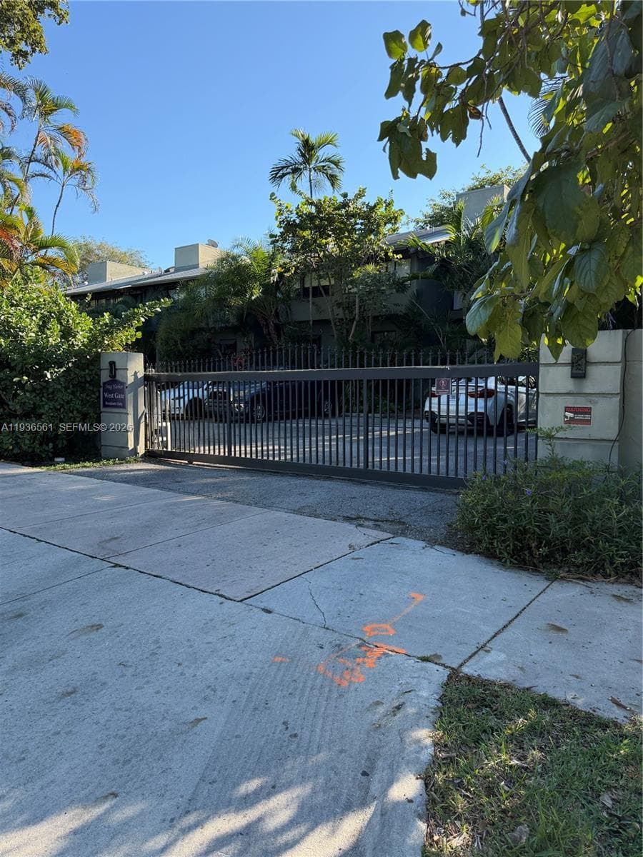 1000 NW N River Dr # 20, Miami FL 33136 — 30